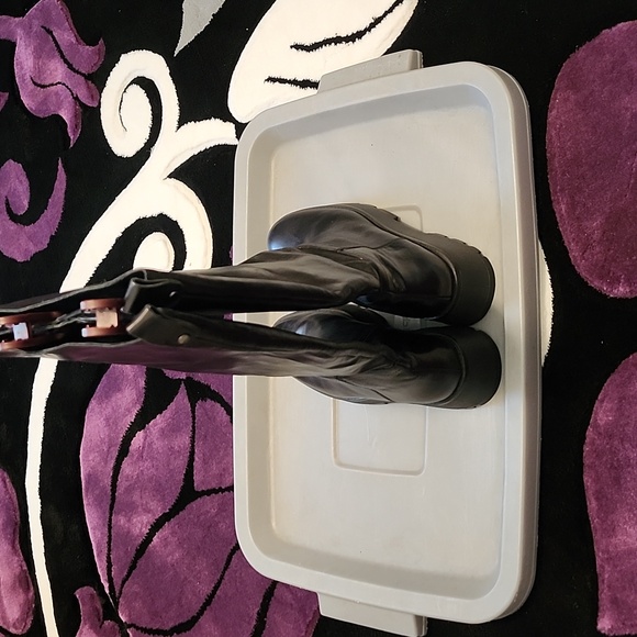 NWOT Women's size 8 Vince Camuto Nettrio Black Wedge Leather Boots - Picture 3 of 9